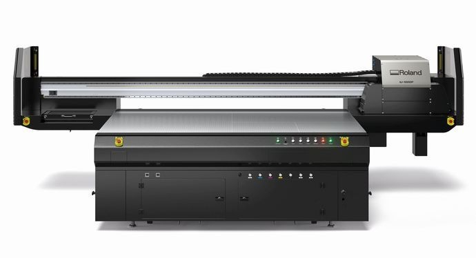 Первый высокоскоростной широкоформатный планшетный УФ-принтер от Roland DG со светодиодным отверждением