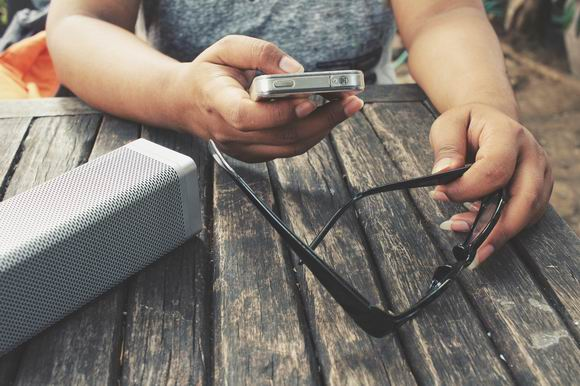 Samsung  выпустит  умные колонки